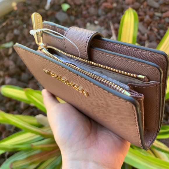 Gaby’sBags👛💕-NWT Michael Kors Wallet Dusty Rose - Picture 4 of 6